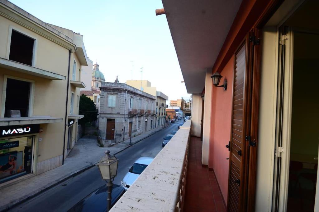 Casa Vacanza Donna Laura Barcellona-Pozzo di Gotto Exterior foto